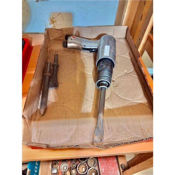 INGERSOLL RAND AIR HAMMER WITH 3 CHISELS