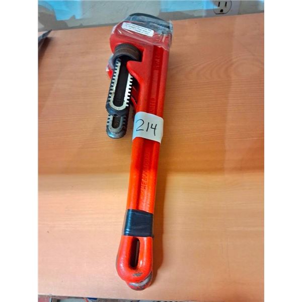 2 PIPE WRENCHES