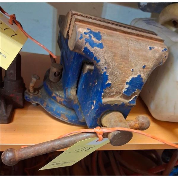 BENCH VISE