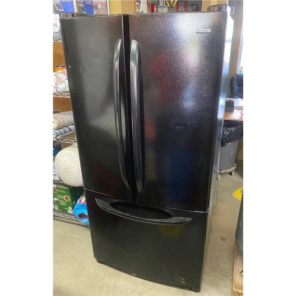 33X69X30 IN KENMORE FRIDGE AND FREEZER - USED - FREEZER COOLS BUT DOES NOT FREEZE - FEW DINGS