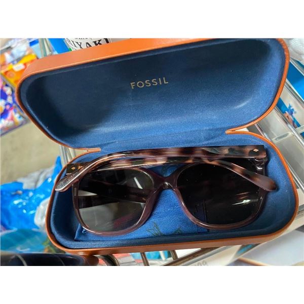 PAIR OF FOSSIL WOMENS SUNGLASSES