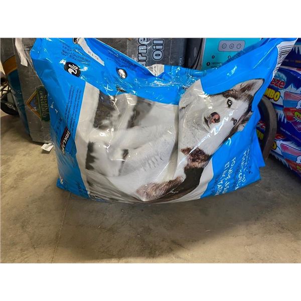 BAG OF SALMON AND SWEET DOG FOOD
