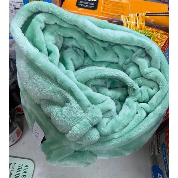 TEAL COLOURED KATE SPADE BLANKET