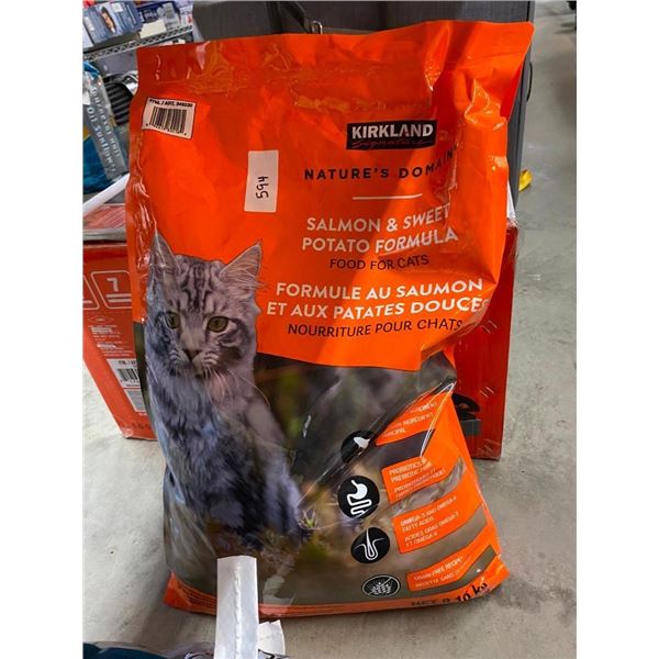 8KG BAG OF SALMON AND SWEET CAT FOOD