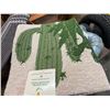 Image 1 : 22X38IN ACCENT RUG