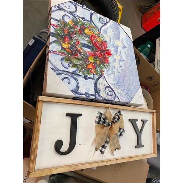 BOX LOT OF CHRISTMAS DECORATIONS