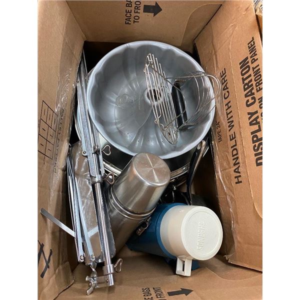 BOX OF ASSORTED KITCHEN WARE