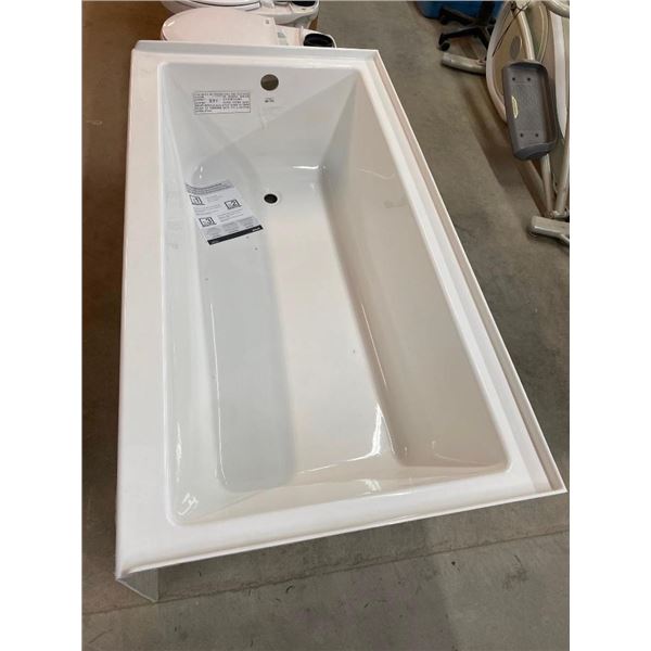 5FT MAAX BATHTUB