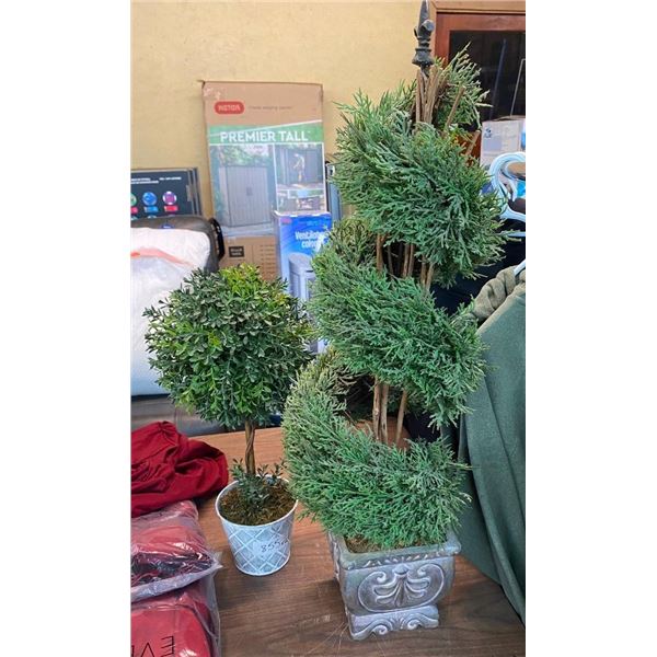 2 ARTIFICIAL DECORATION PLANTS