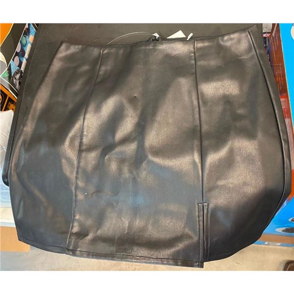 SIZE M WOMENS LEATHER SKIRT