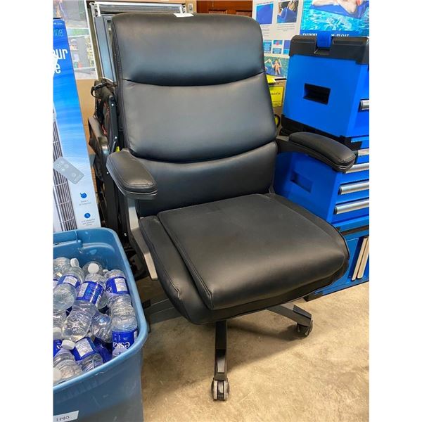 LAZBOY OFFICE CHAIR