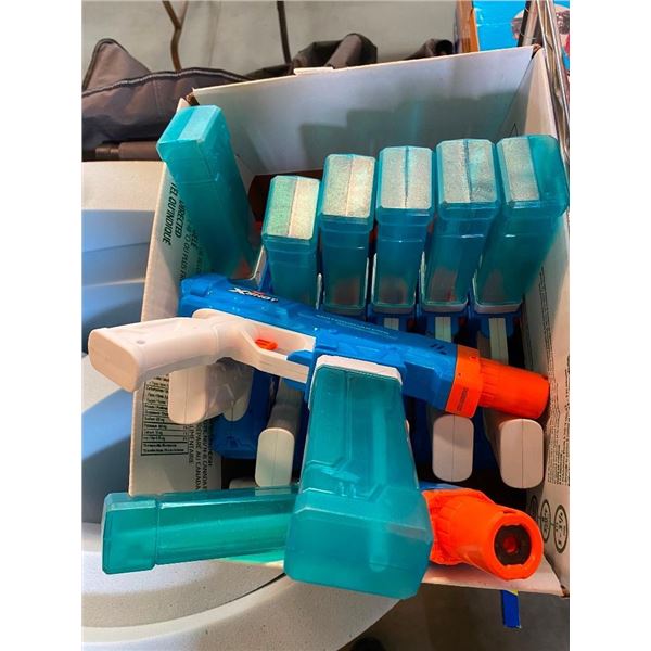 APPROX. 8 WATER SQUIRT TOYS