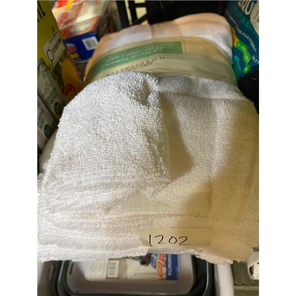 12 WHITE HAND TOWELS