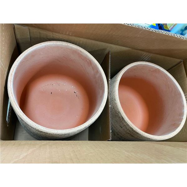 2 OF 9IN CLAY FLOWER POTS