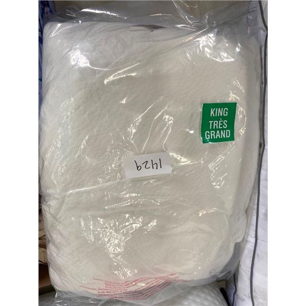 KING SIZE PADDED MATTRESS COVER