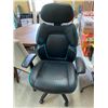 Image 1 : GAMING CHAIR - VERY COMFY