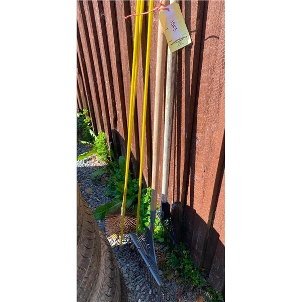 2 GARDEN RAKE AND FLUE SNUFF