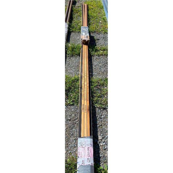 BUNDLE OF 11FT PIECES OF 1X1IN SOME SORT OF WOODEN MEASURING STICKS