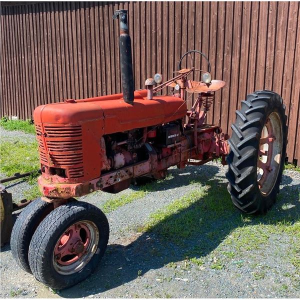 FARMALL H COMPLETE WITH 7 FT PLOW AND HARNESS