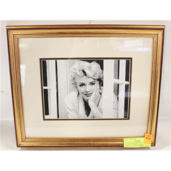 10" X 12" WOODFRAME/GLASS MARILYN MONROE PRINT