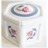 Image 1 : 1978 ELIZ. ARDEN PORCELAIN TRINKET BOX