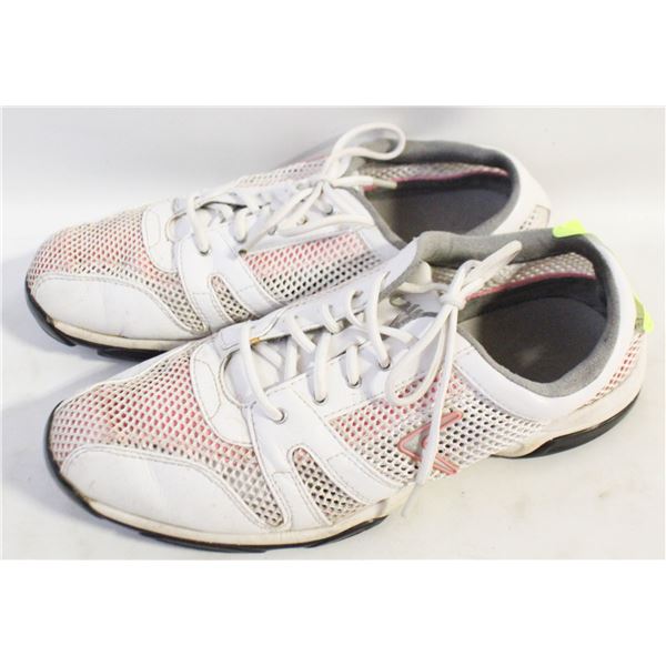 LADIES CALLAWAY GOLF SHOES SIZE 8
