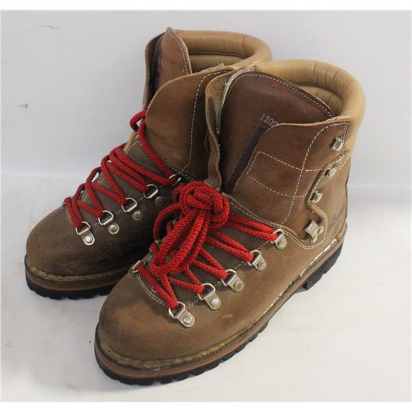 NEVER WORN VINTAGE DACHSTEIN (AUSTRIA)