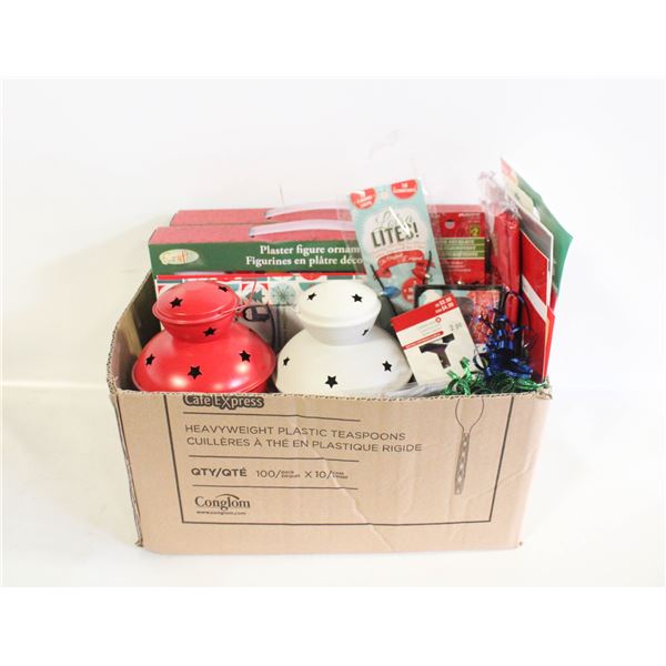 DECORATIVE CHRISTMAS ORNAMENTS/DÉCOR- BOX LOT