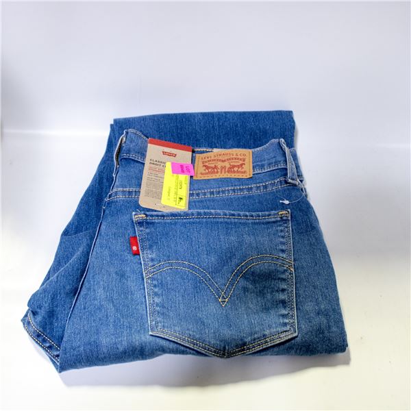 NEW WOMENS LEVIS SZ 10M ( 30 X 30 ) CLASSIC