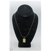 Image 1 : VINTAGE GREEN CATS EYE GLASS NECKLACE