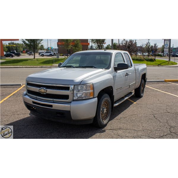 UNRESERVED! 2011 CHEVROLET SILVERADO