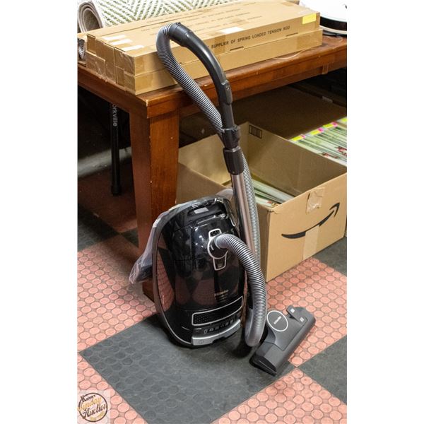 MIELE COMPLETE C3 CARPET & PET CANISTER VACUUM
