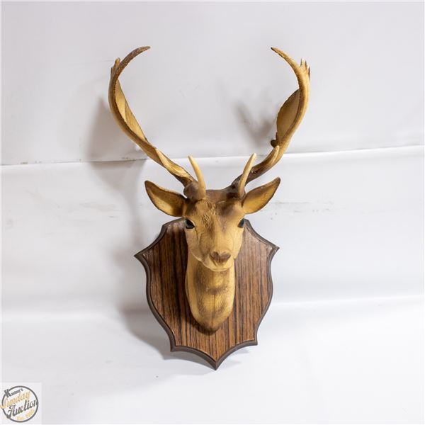 VINTAGE DEER WALL PLASTIC HANGING