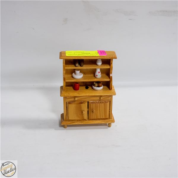 VINTAGE MINATURE DOLL HOUSE CHINA CABINET