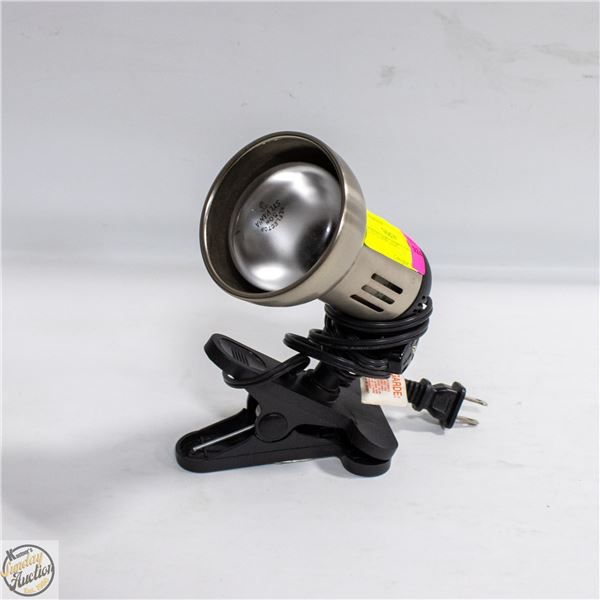 PLUG IN CLAMP LIGHT