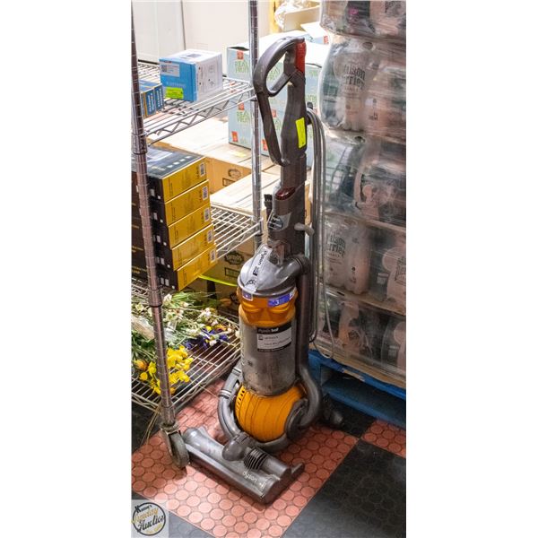 DYSON DC25 ***NEEDS VERY DEEP CLEANING***