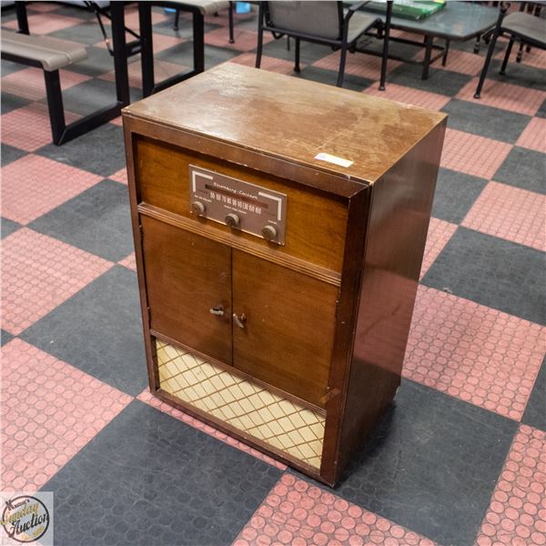 STROMBERG CARLSON ANTIQUE RADIO/PHONOGRAPH