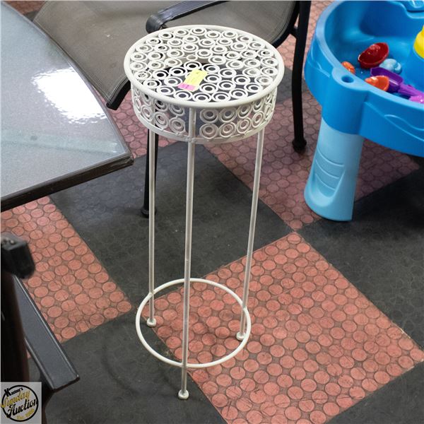 3 LEG METAL PLANT STAND H-30"