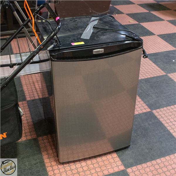 DANBY MINI FRIDGE/FREEZER MODEL DCR413BSL