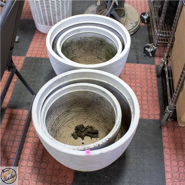 4 PLASTIC POT HOLDERS