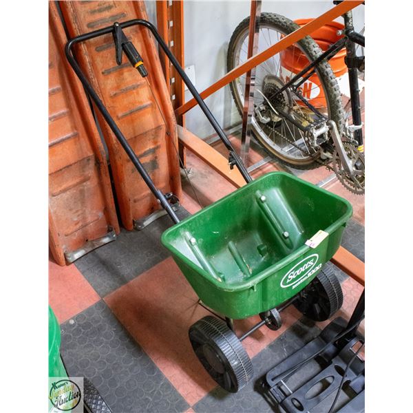 SCOTTS LAWN FERTILIZER SPREADER