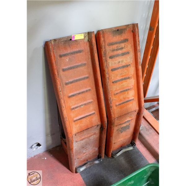 PAIR OF AUTO RAMPS