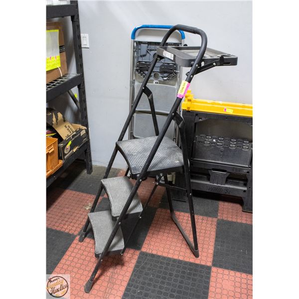 3 STEP COLLAPSIBLE LADDER - COMES WITH PAINT TRAY