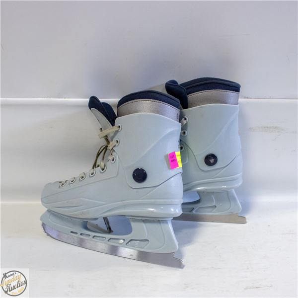 USED OXELO LADIES SIZE 6.5 ICE SKATES