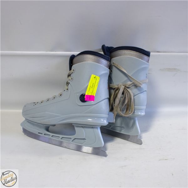 USED OXELO LADIES SIZE 8 ICE SKATES