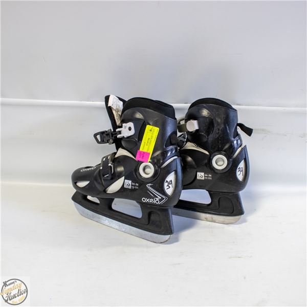 USED OXELO LADIES SIZE 2.5 ICE SKATES