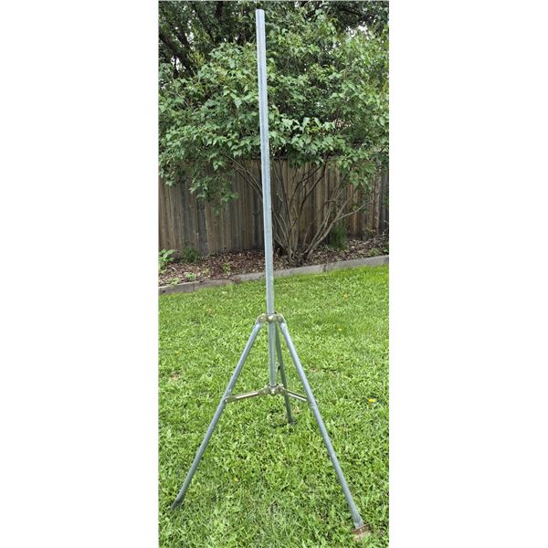 PALLET WITH 10 STEEL TRIPODS - SOLD ALL TOGETHER