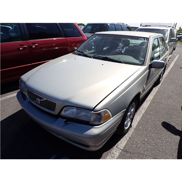 2000 Volvo S70