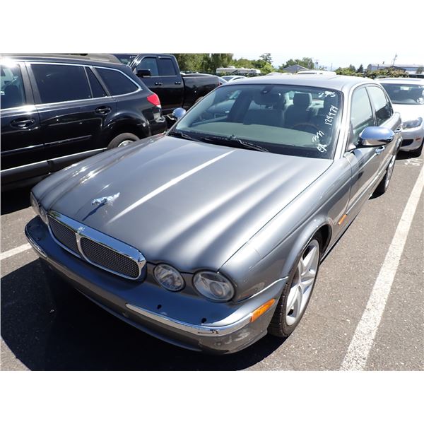 2005 Jaguar XJ8L