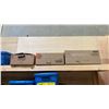 Image 7 : 5 SHELVES OF RUBBERMAID BINS & BOXES FILLED WITH ASSORTED ITEMS - COMMERCIAL KITCHENWARE,